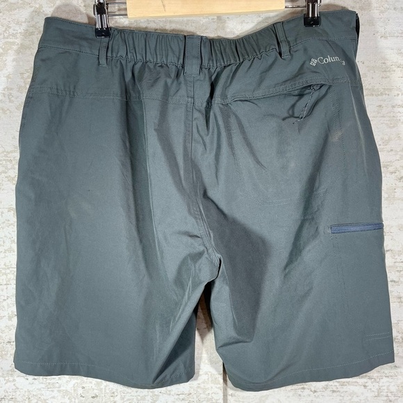 COLUMBIA Lightweight Performance Shorts 4 Zip pockets Olive Green Waist 40" - Picture 3 of 9